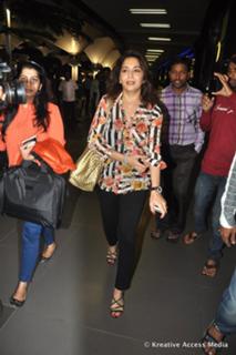 Madhuri Dixit feet photo thumbnail