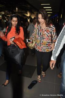 Madhuri Dixit feet photo thumbnail