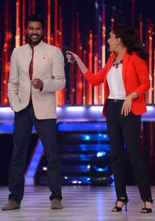 Madhuri Dixit feet photo thumbnail