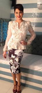 Madhuri Dixit feet photo thumbnail