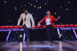 Madhuri Dixit feet photo thumbnail