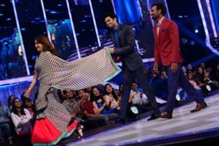 Madhuri Dixit feet photo thumbnail