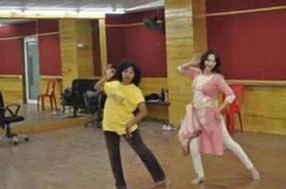 Madhuri Dixit feet photo thumbnail