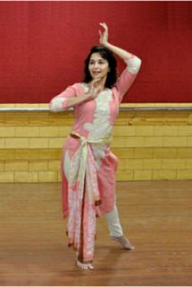 Madhuri Dixit feet photo thumbnail