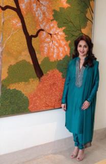 Madhuri Dixit feet photo thumbnail
