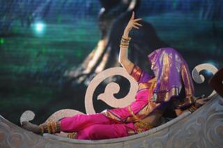 Madhuri Dixit feet photo thumbnail