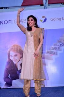 Madhuri Dixit feet photo thumbnail