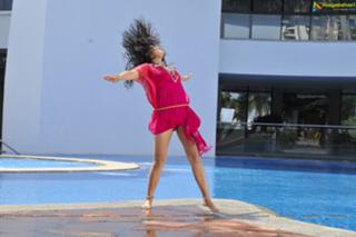 Taapsee Pannu feet photo thumbnail