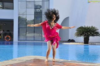 Taapsee Pannu feet photo thumbnail