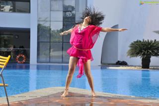 Taapsee Pannu feet photo thumbnail