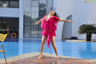 Taapsee Pannu feet photo thumbnail