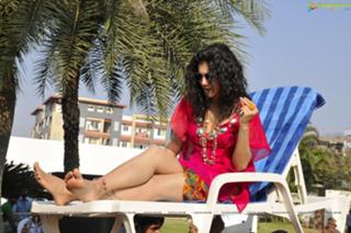 Taapsee Pannu feet photo thumbnail