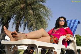 Taapsee Pannu feet photo thumbnail