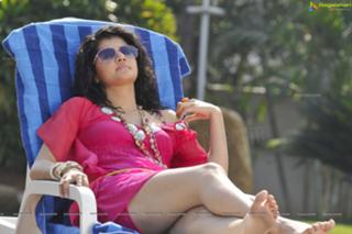 Taapsee Pannu feet photo thumbnail
