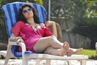 Taapsee Pannu feet photo thumbnail