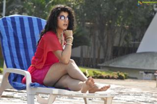 Taapsee Pannu feet photo thumbnail