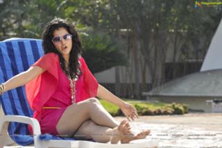 Taapsee Pannu feet photo thumbnail