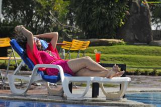 Taapsee Pannu feet photo thumbnail