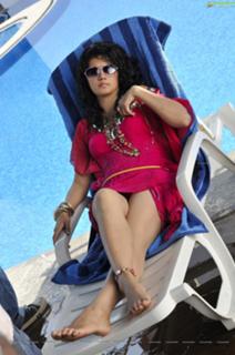 Taapsee Pannu feet photo thumbnail
