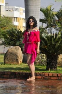 Taapsee Pannu feet photo thumbnail