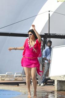 Taapsee Pannu feet photo thumbnail