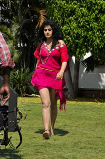 Taapsee Pannu feet photo thumbnail