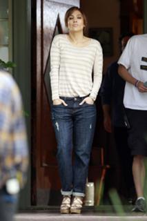 Jennifer Lopez feet photo thumbnail