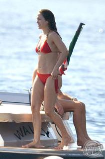 Jennifer Lopez feet photo thumbnail