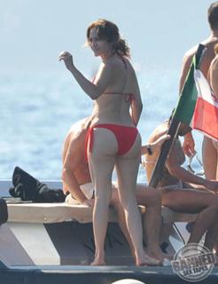 Jennifer Lopez feet photo thumbnail
