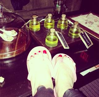 Lindsay Lohan feet photo thumbnail
