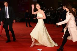 Jennifer Lawrence feet photo thumbnail