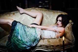 Keira Knightley feet photo thumbnail