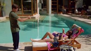 Sarah Hyland feet photo thumbnail