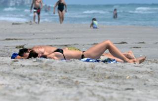 Olivia Wilde feet photo thumbnail