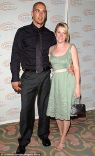 Melissa Joan Hart feet photo thumbnail