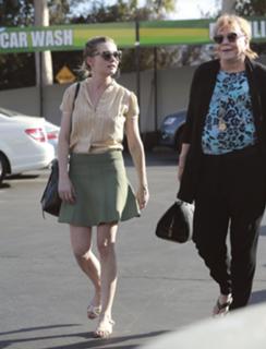 Kirsten Dunst feet photo thumbnail