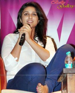 Parineeti Chopra feet photo thumbnail