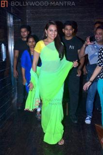 Sonakshi Sinha feet photo thumbnail