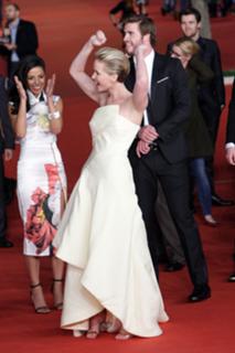 Jennifer Lawrence feet photo thumbnail