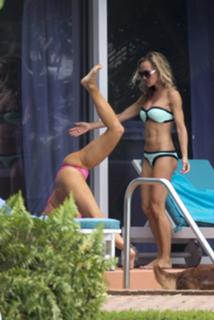 Joanna Krupa feet photo thumbnail