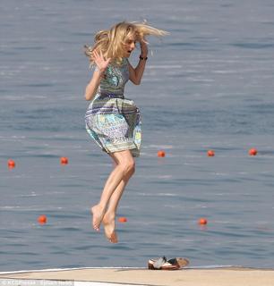 Diane Kruger feet photo thumbnail