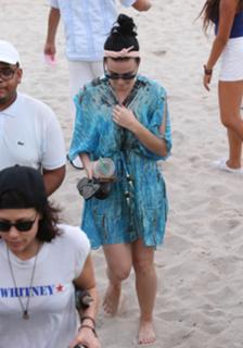 Katy Perry feet photo thumbnail