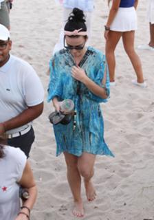 Katy Perry feet photo thumbnail