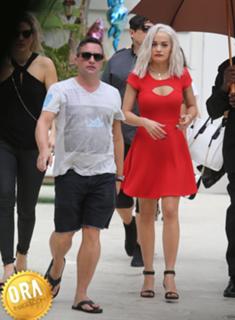 Rita Ora feet photo thumbnail