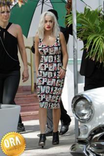 Rita Ora feet photo thumbnail
