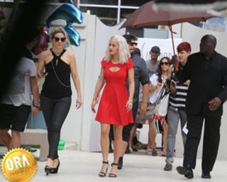 Rita Ora feet photo thumbnail
