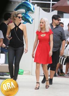 Rita Ora feet photo thumbnail