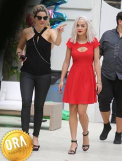 Rita Ora feet photo thumbnail