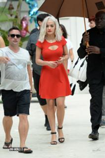 Rita Ora feet photo thumbnail