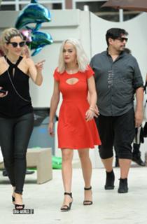 Rita Ora feet photo thumbnail